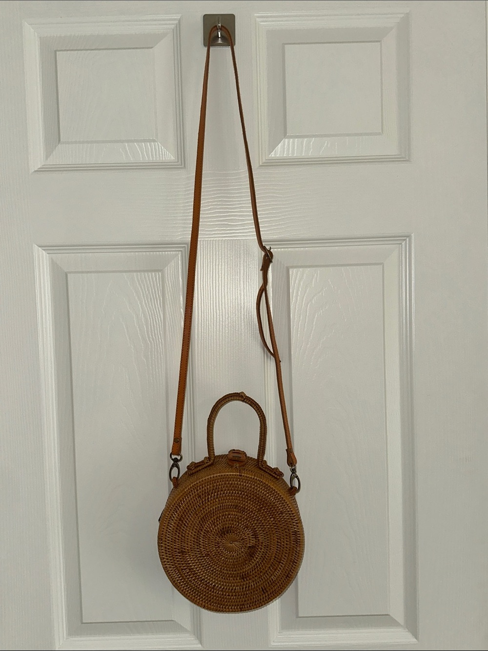 Handwoven round crossbody Bali bag/purse - Picture 4 of 13